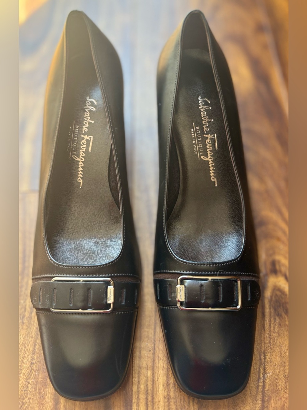 Salvatore Ferragamo Black Leather Pumps Bow Buckle Detail size 7.5